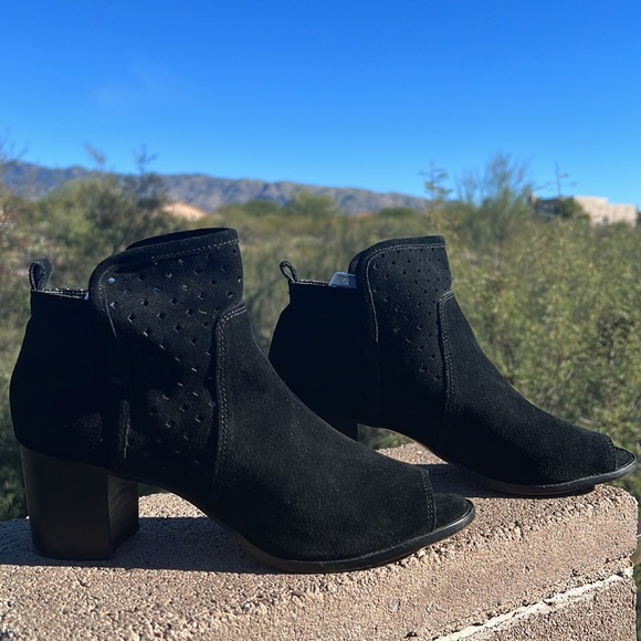 Gianni Bini Peep Toe Mono Black Suede Ankle Booties - Picture 5 of 16